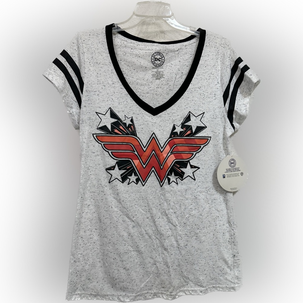 Junior’s NWT Wonder Woman T-shirt